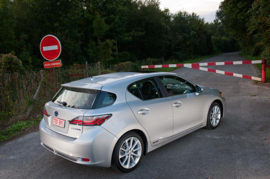  Lexus CT200h 2010 года  (фото 231 из 266)